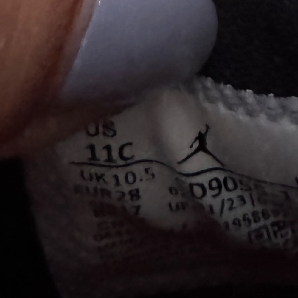 Kids Red and WhiteNike air jordans - Picture 7 of 7